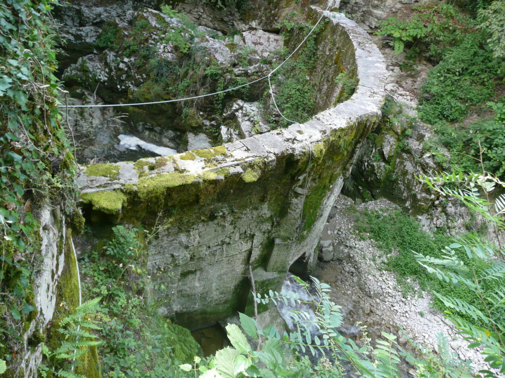 barrage-asso-au-coeur-des-gorgesdusierroz
